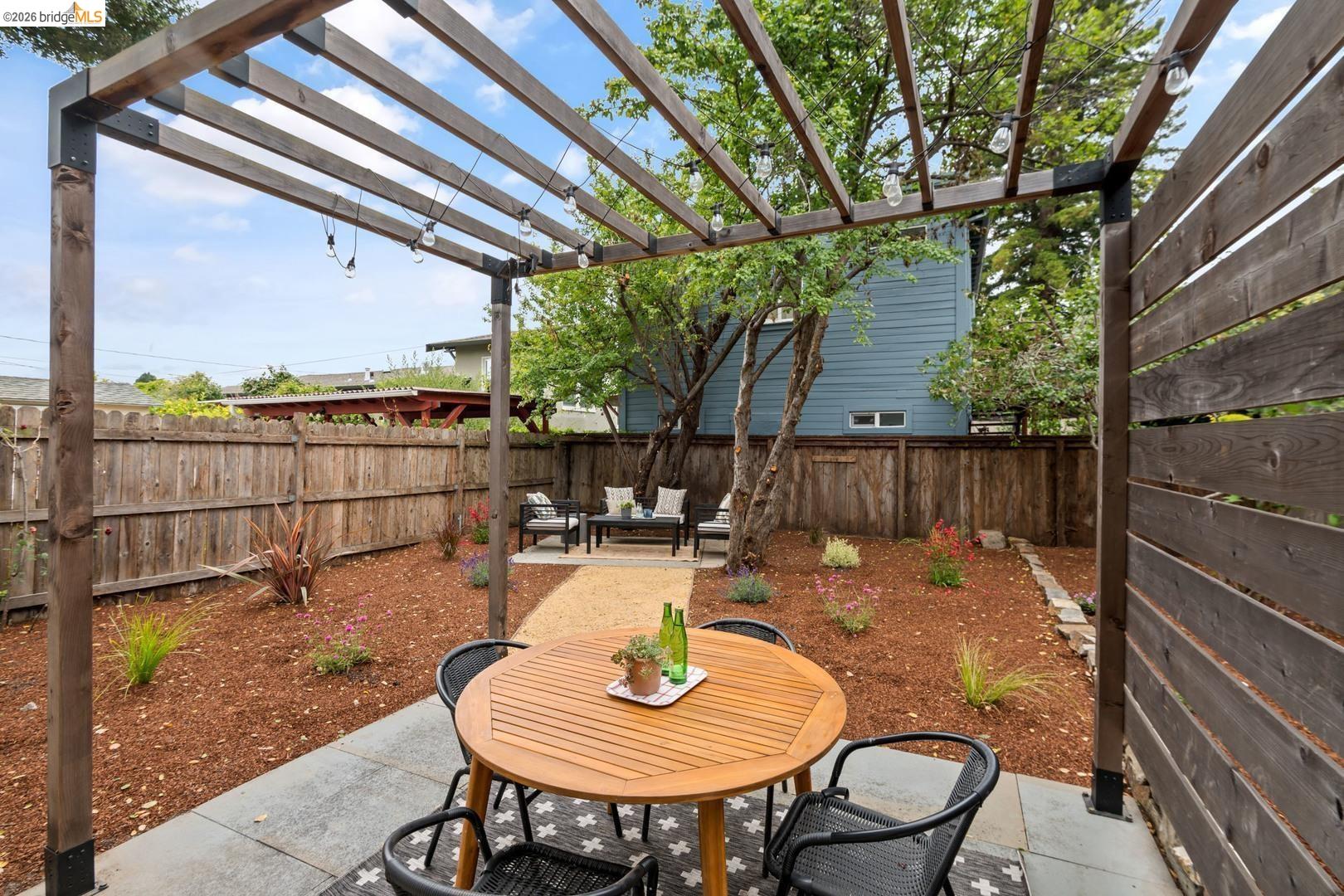 1407 Channing WAY