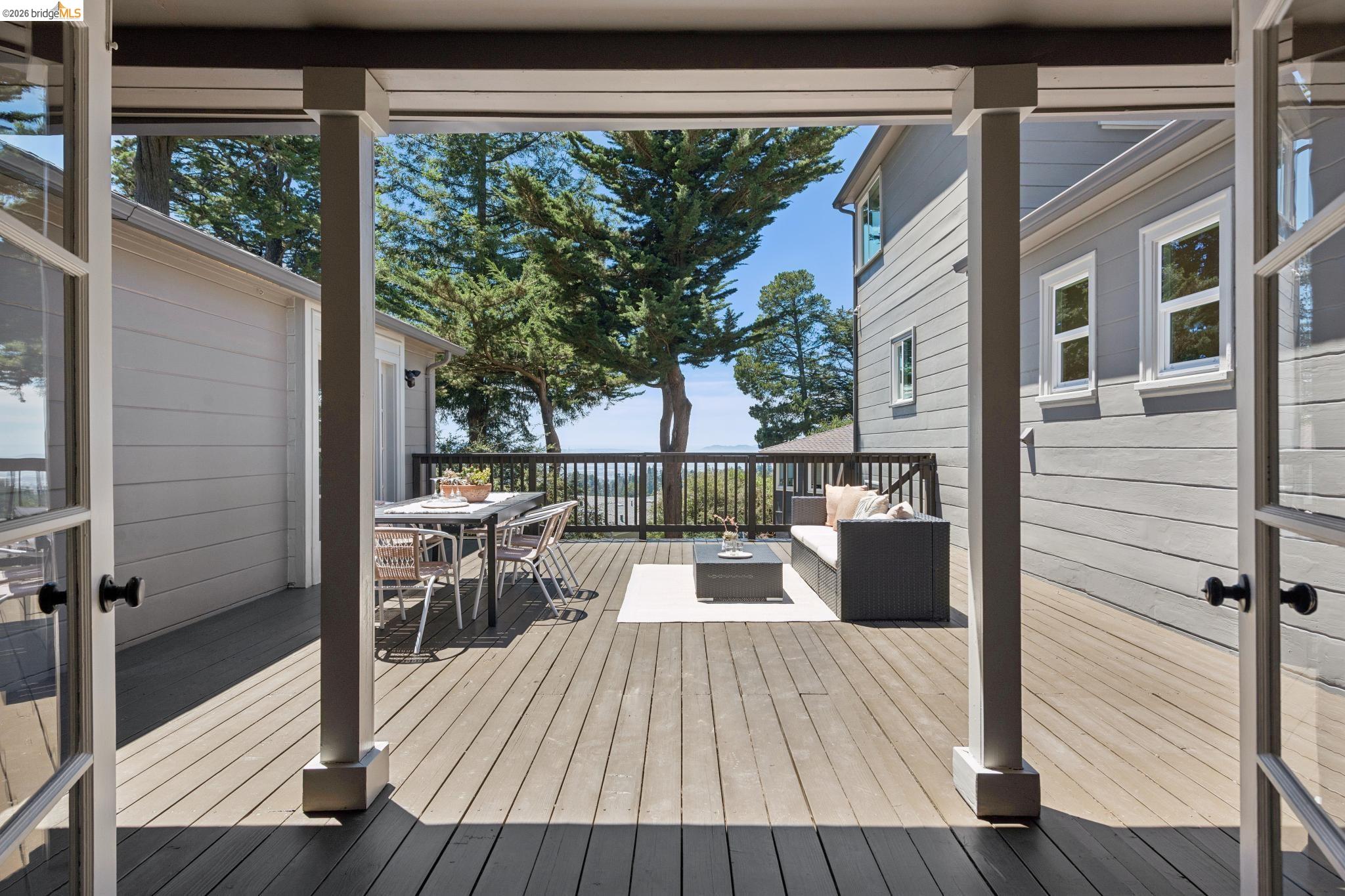 2339 Thackeray Dr