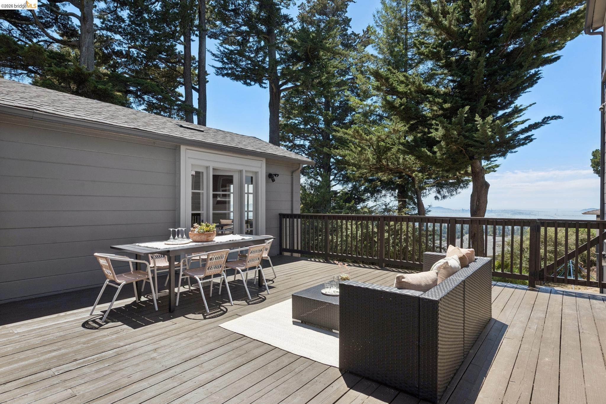 2339 Thackeray Dr