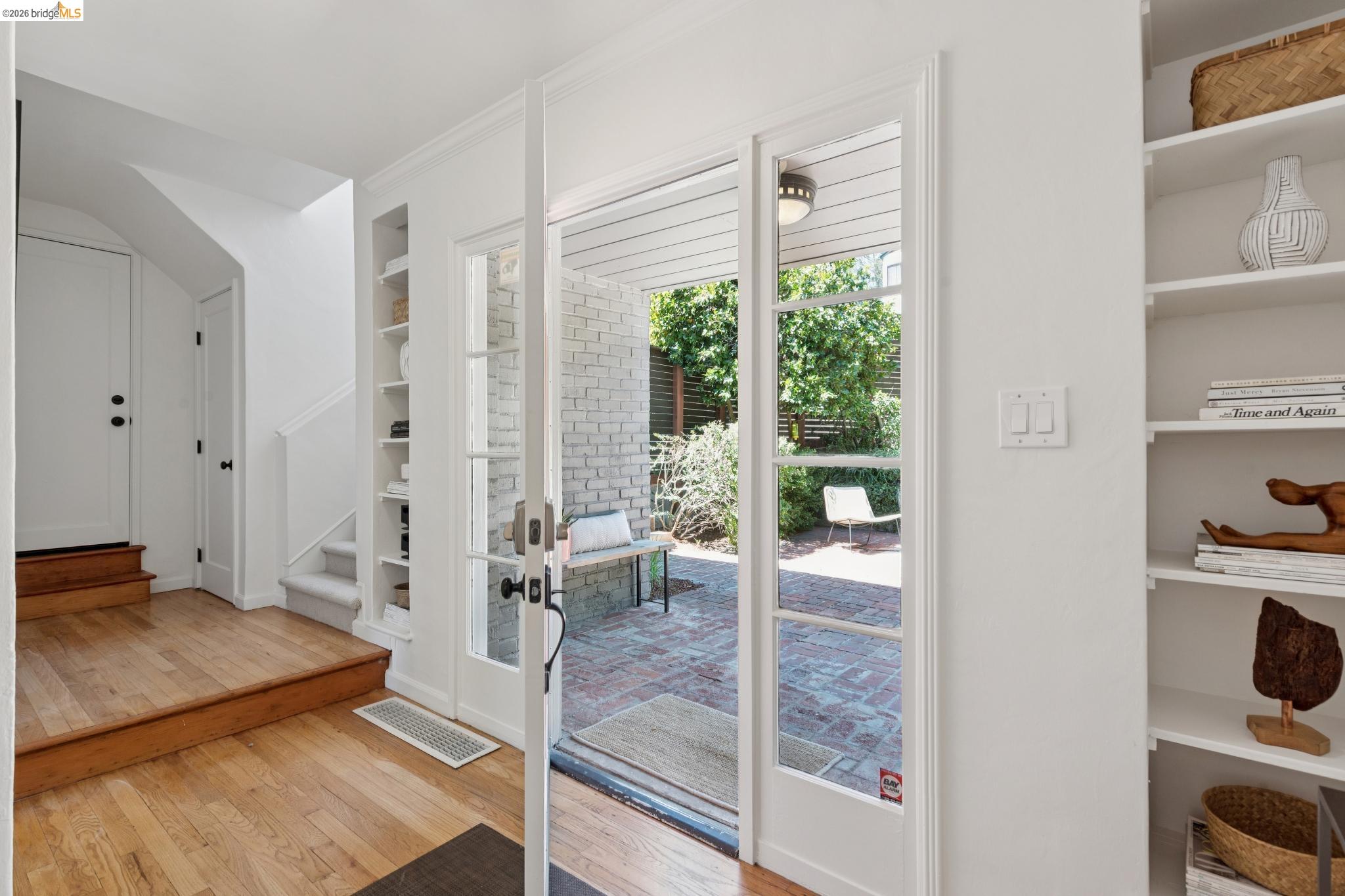 2339 Thackeray Dr