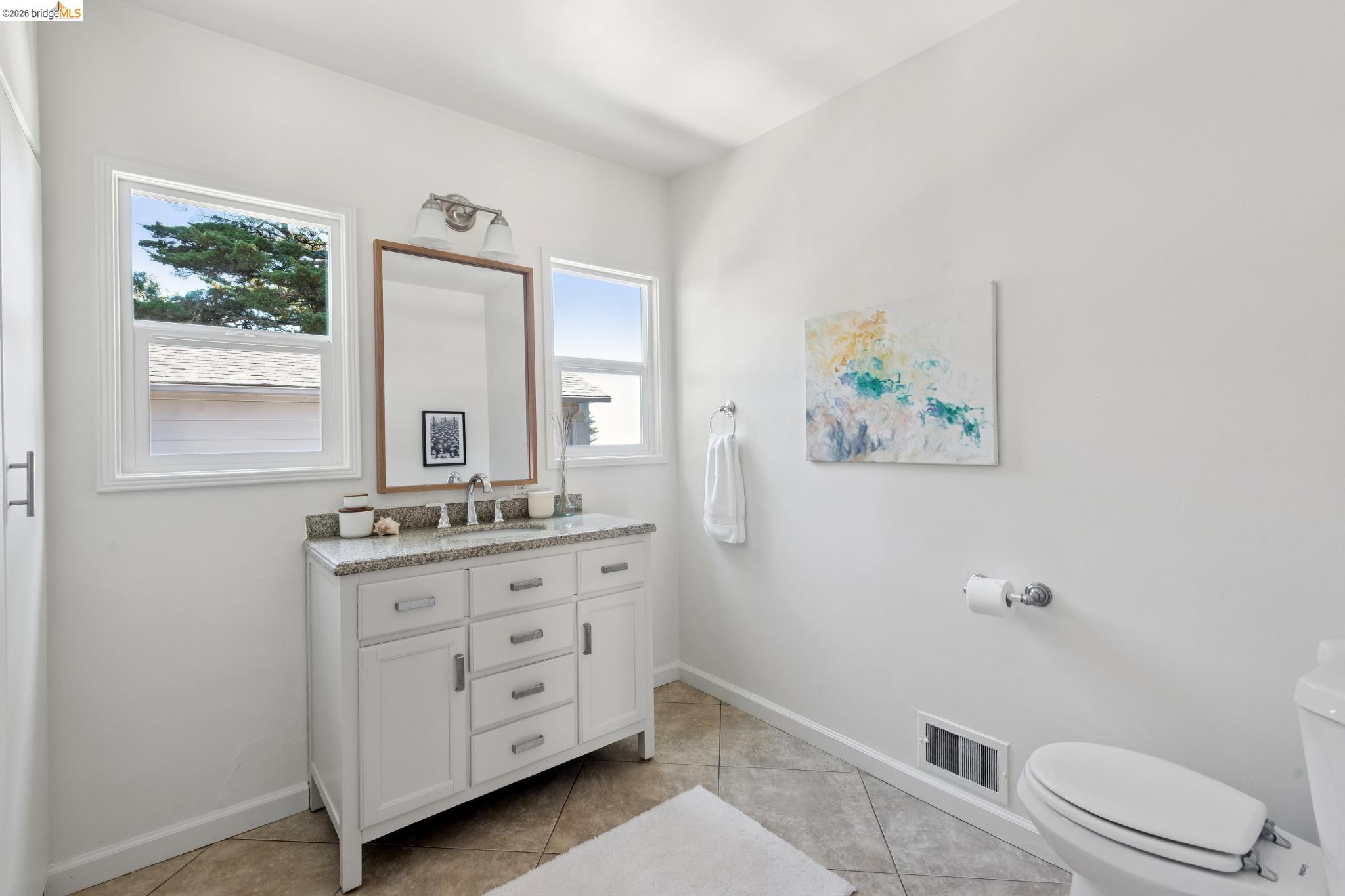 2339 Thackeray Dr