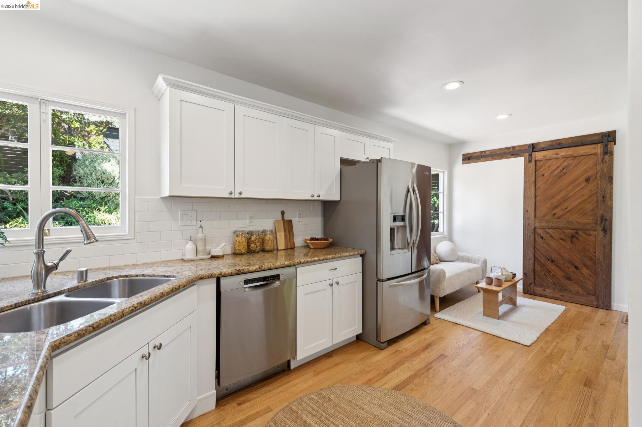 2339 Thackeray Dr