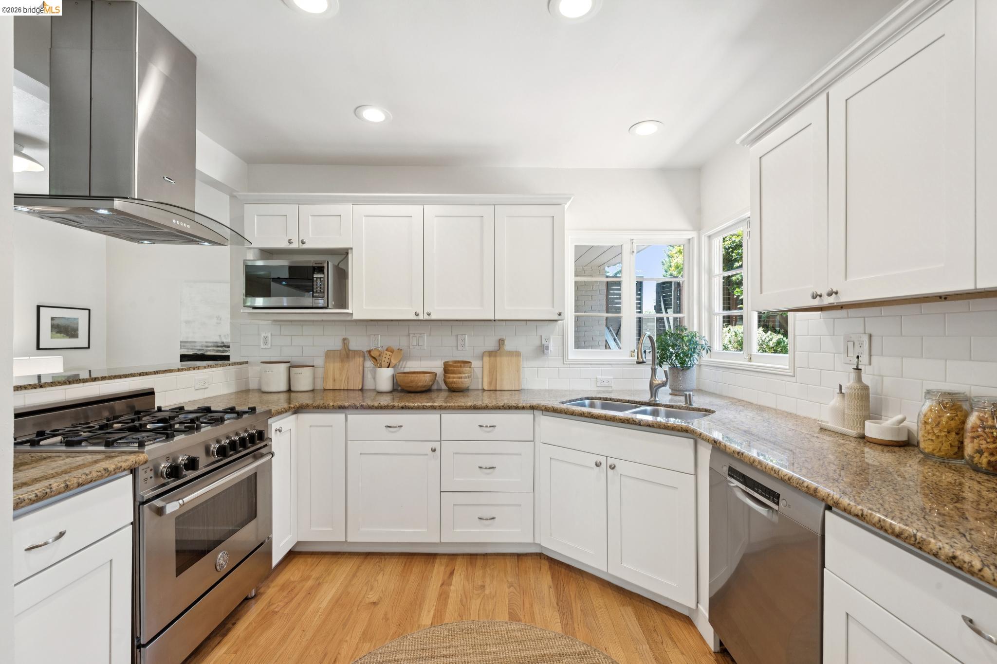 2339 Thackeray Dr