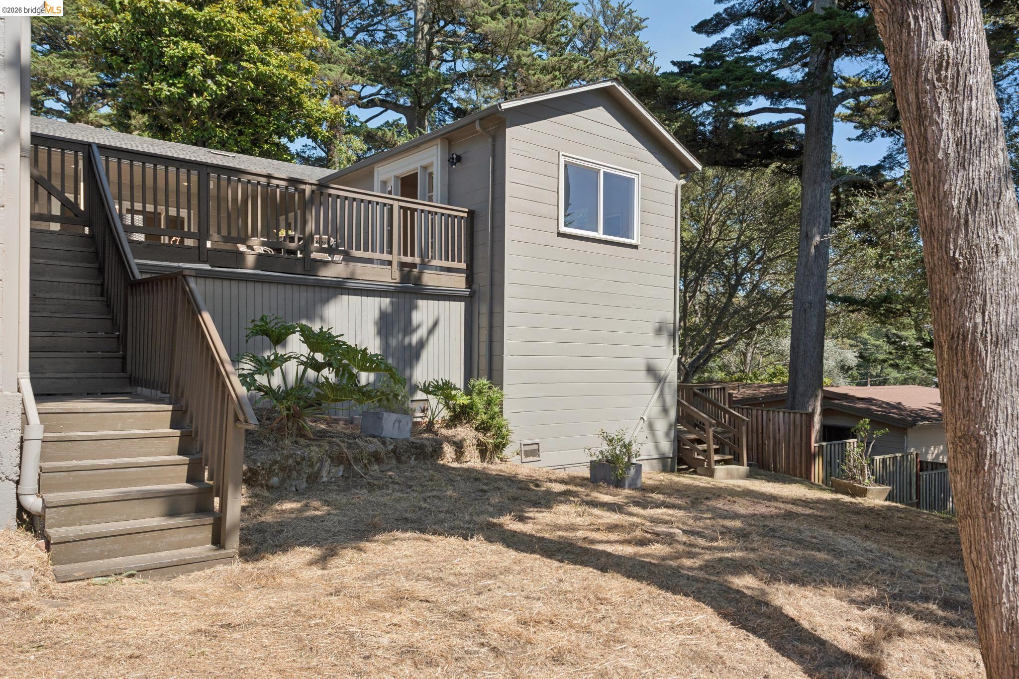 2339 Thackeray Dr