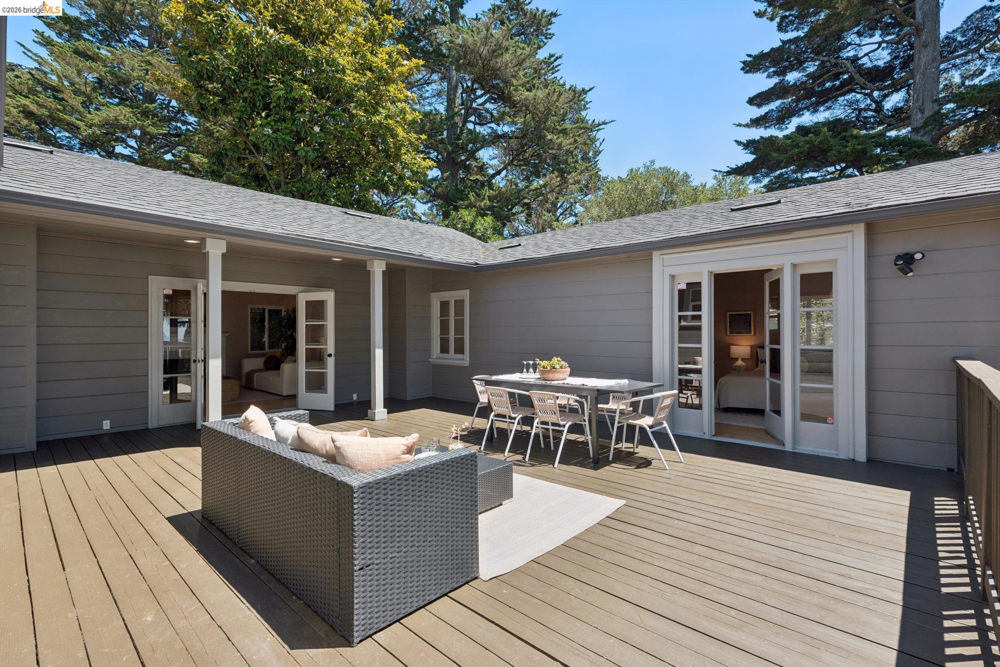 2339 Thackeray Dr