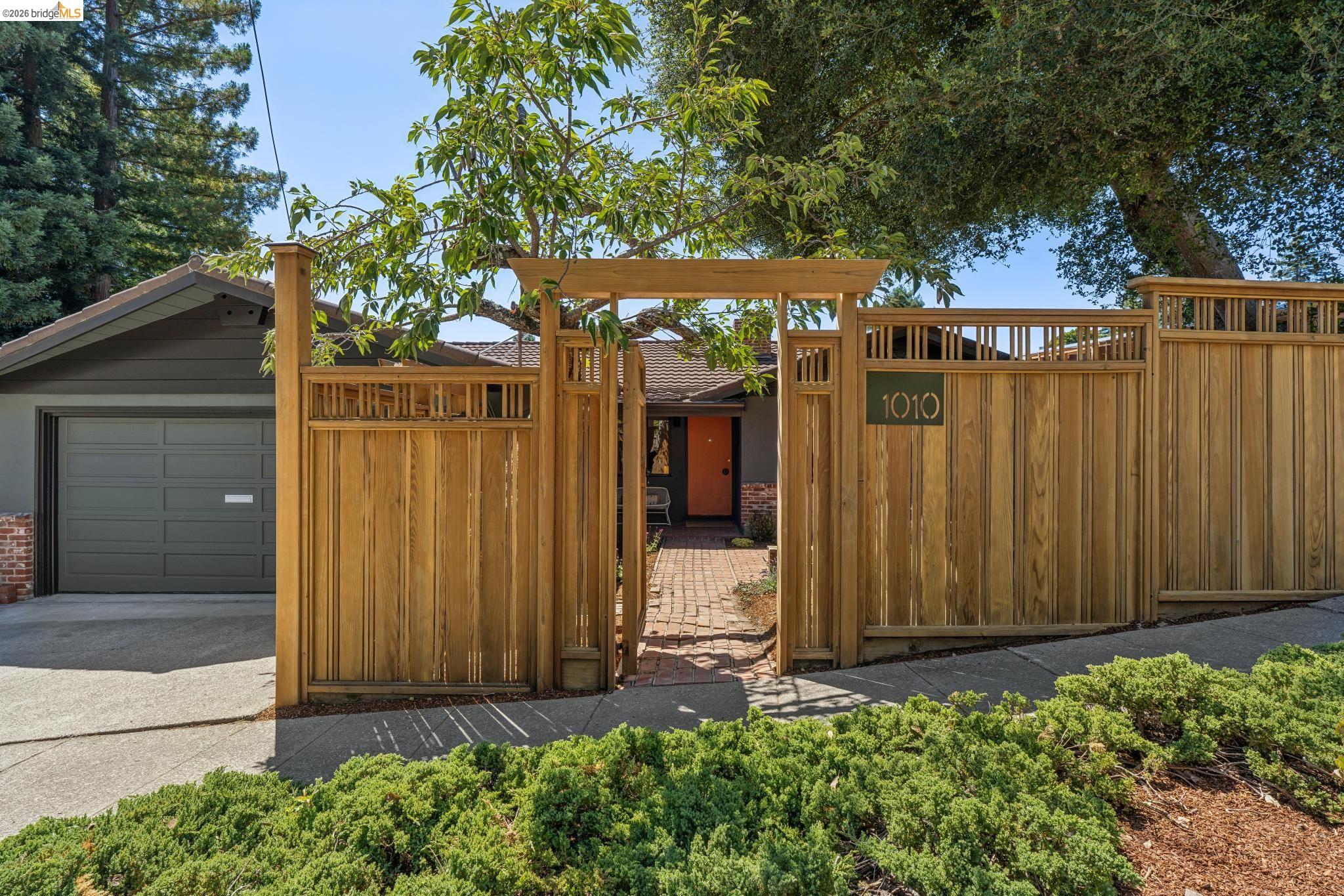 1010 Keeler Ave