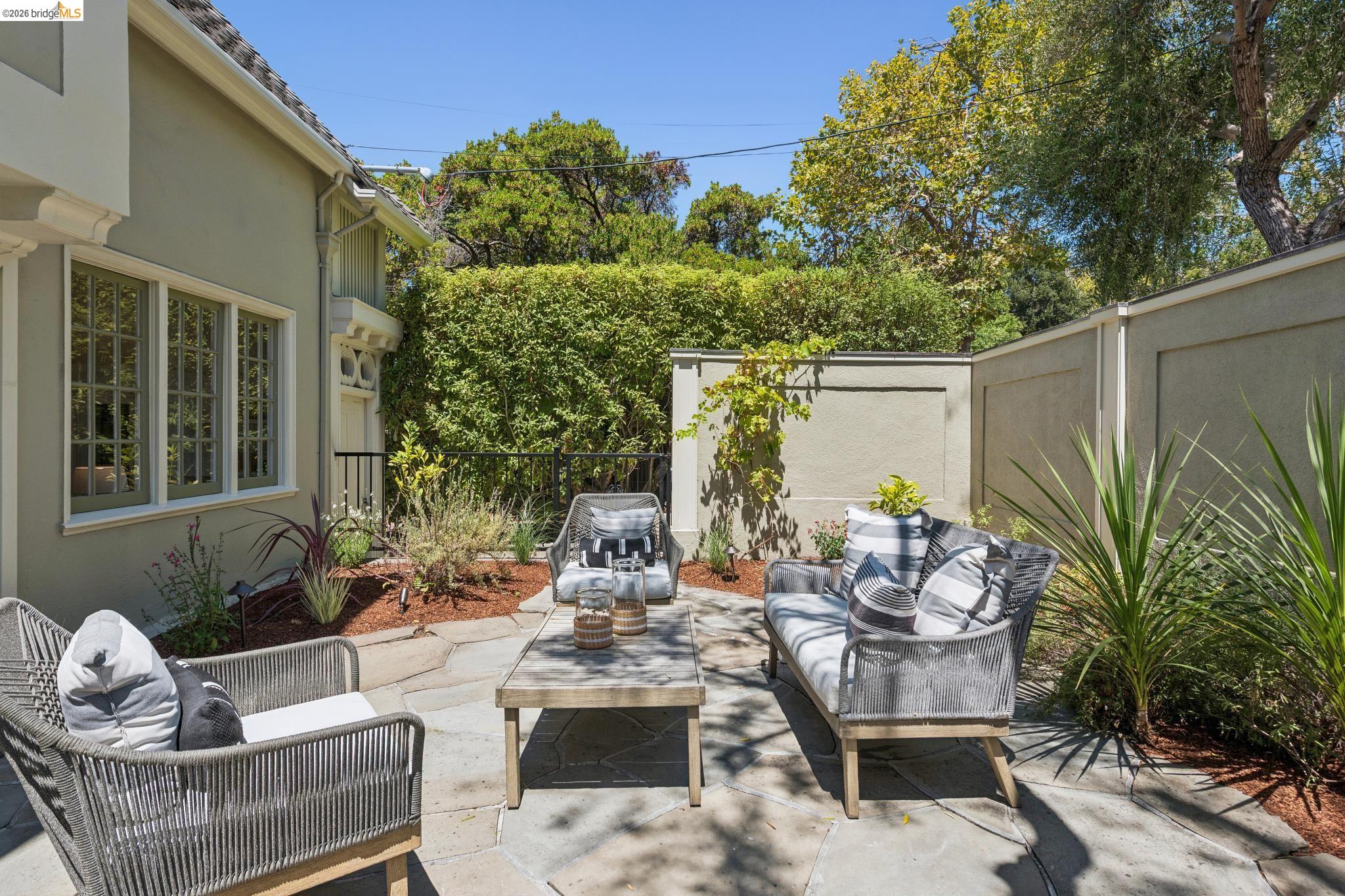 822 Mendocino Ave