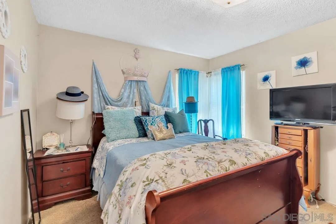 7127-7129 Saranac Street