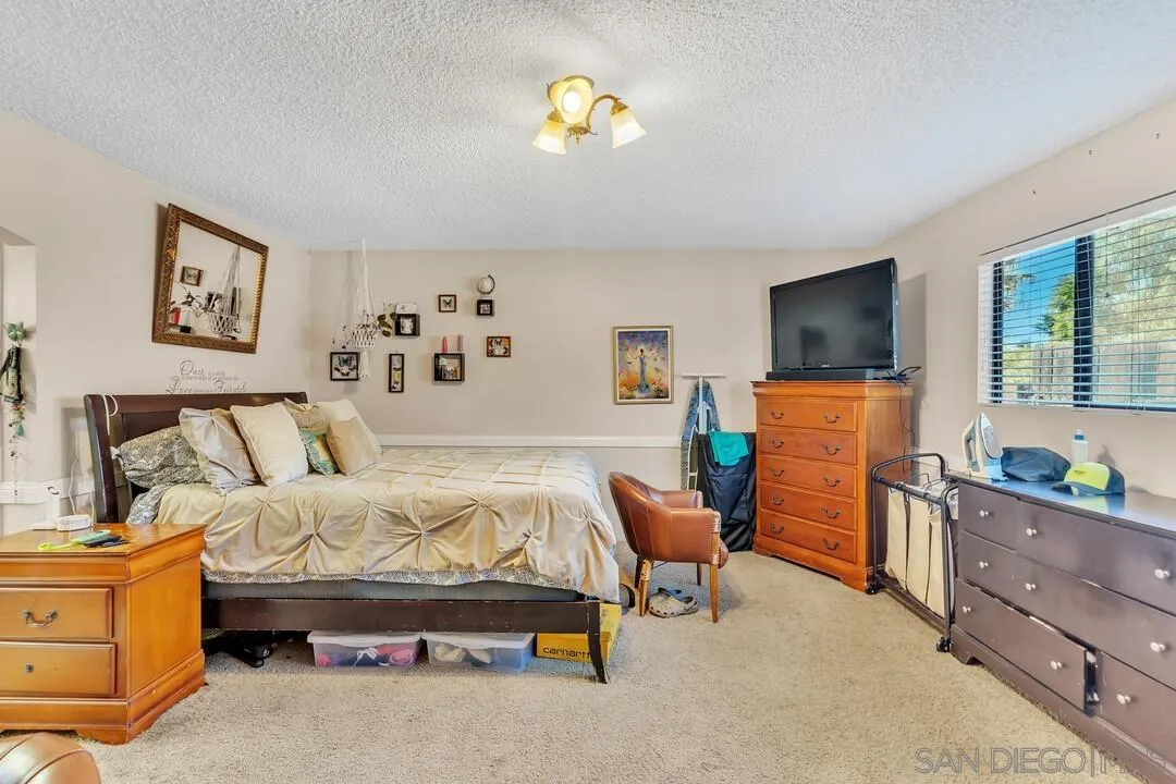 7127-7129 Saranac Street