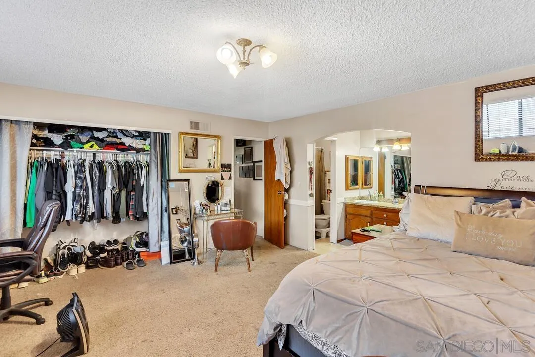 7127-7129 Saranac Street