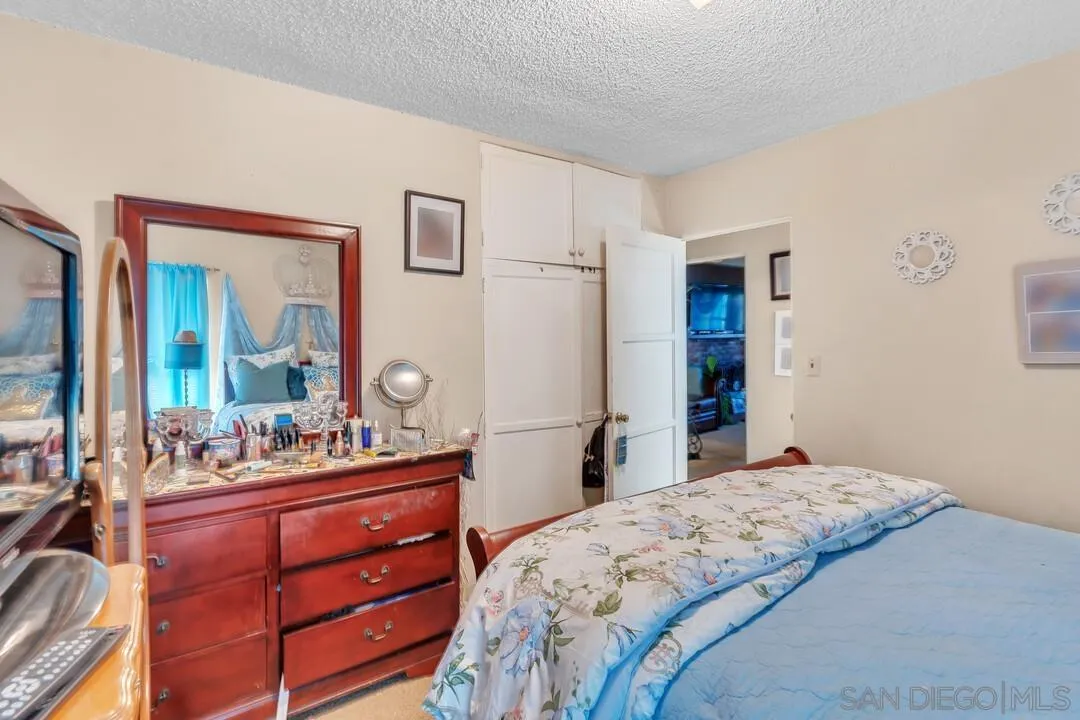 7127-7129 Saranac Street