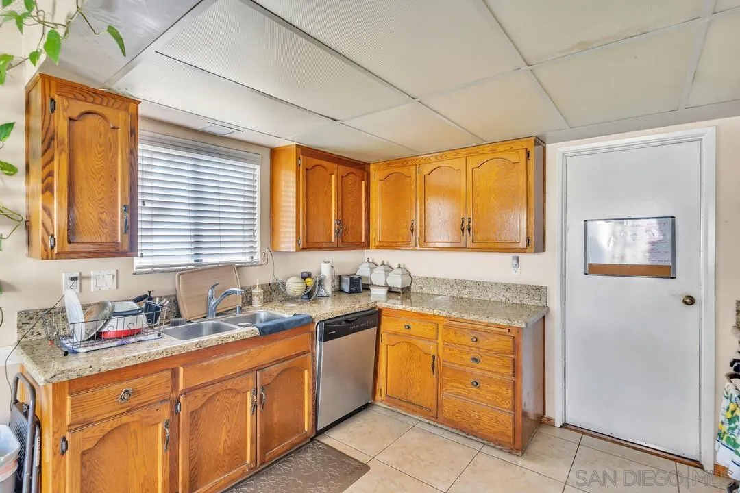 7127-7129 Saranac Street