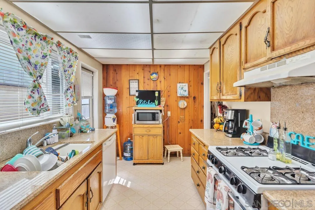 7127-7129 Saranac Street