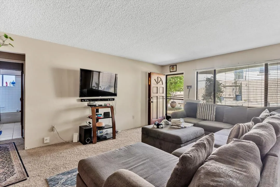 7127-7129 Saranac Street