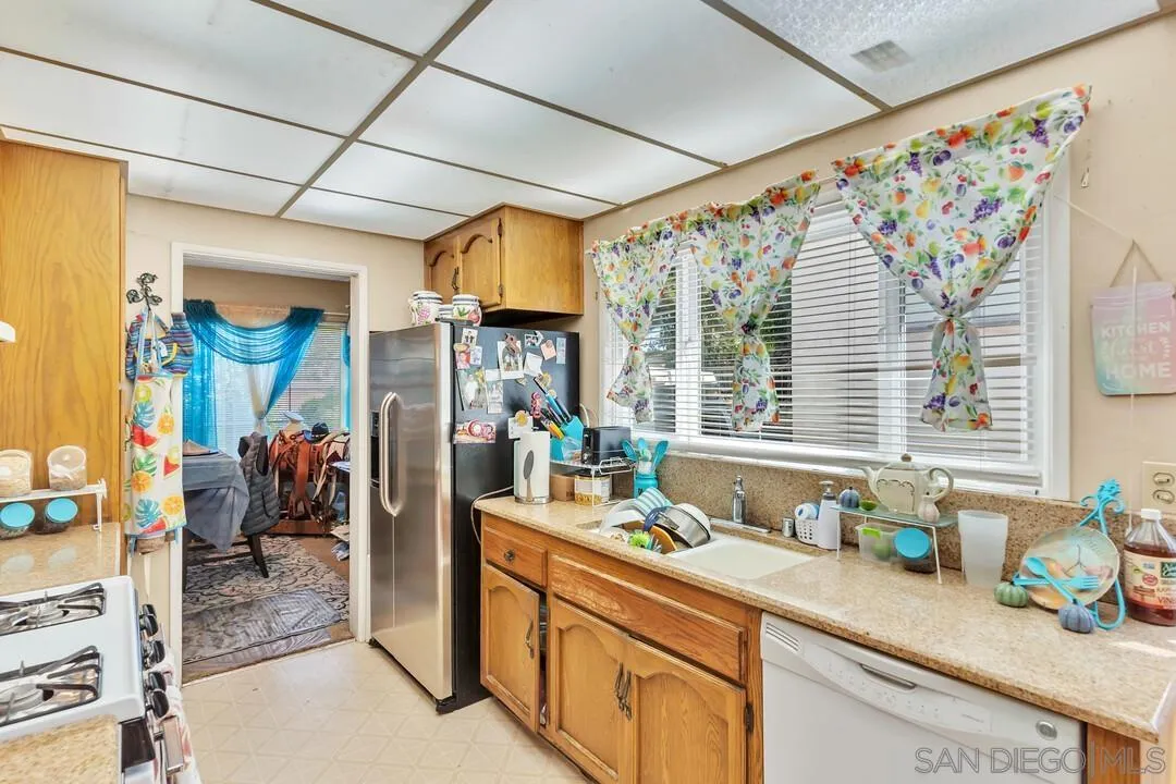 7127-7129 Saranac Street