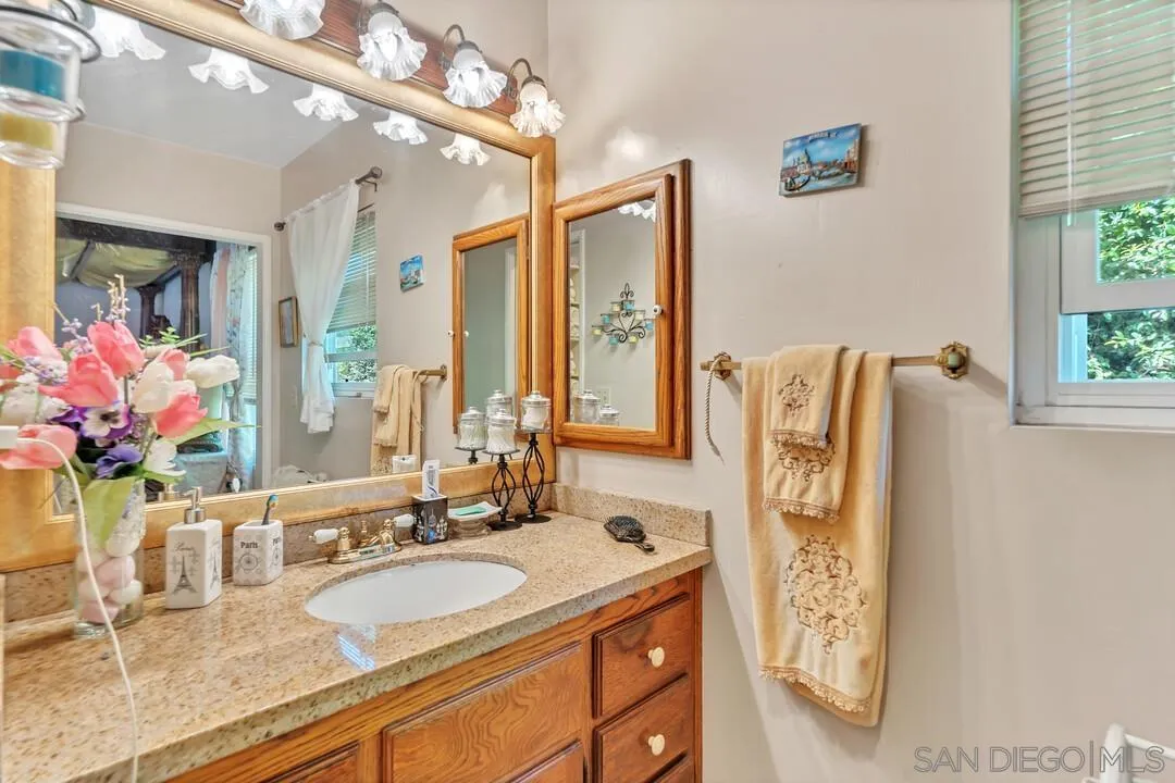 7127-7129 Saranac Street