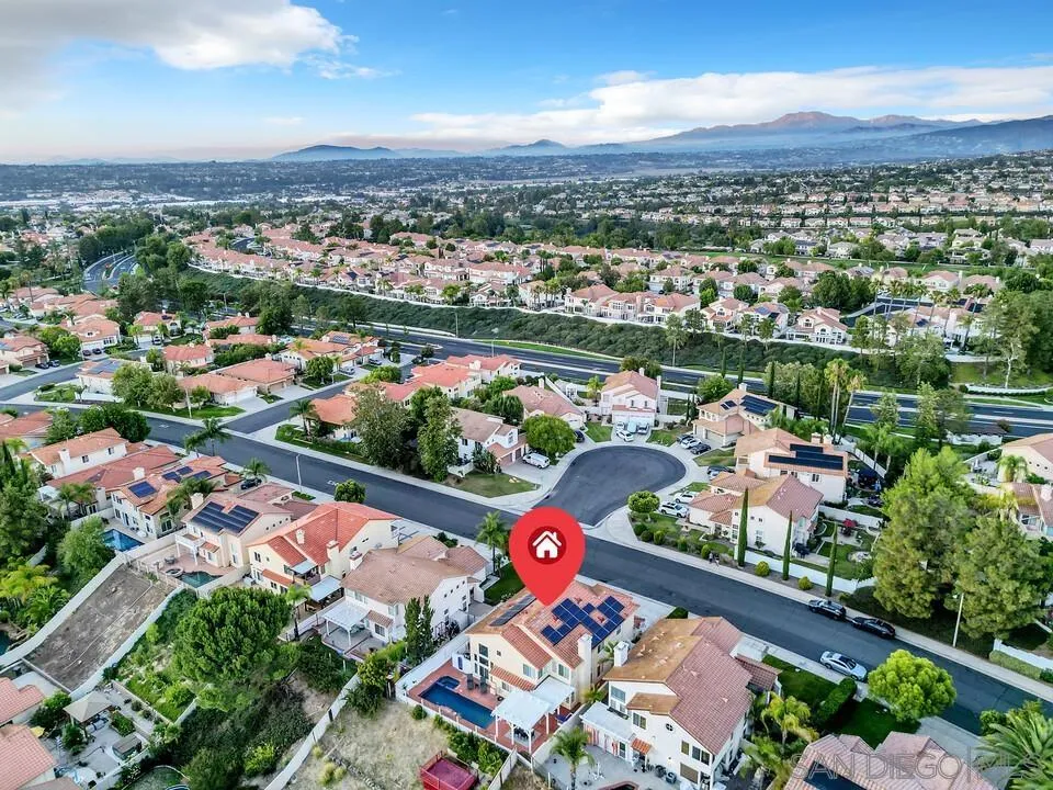 45703 Calle Ayora
