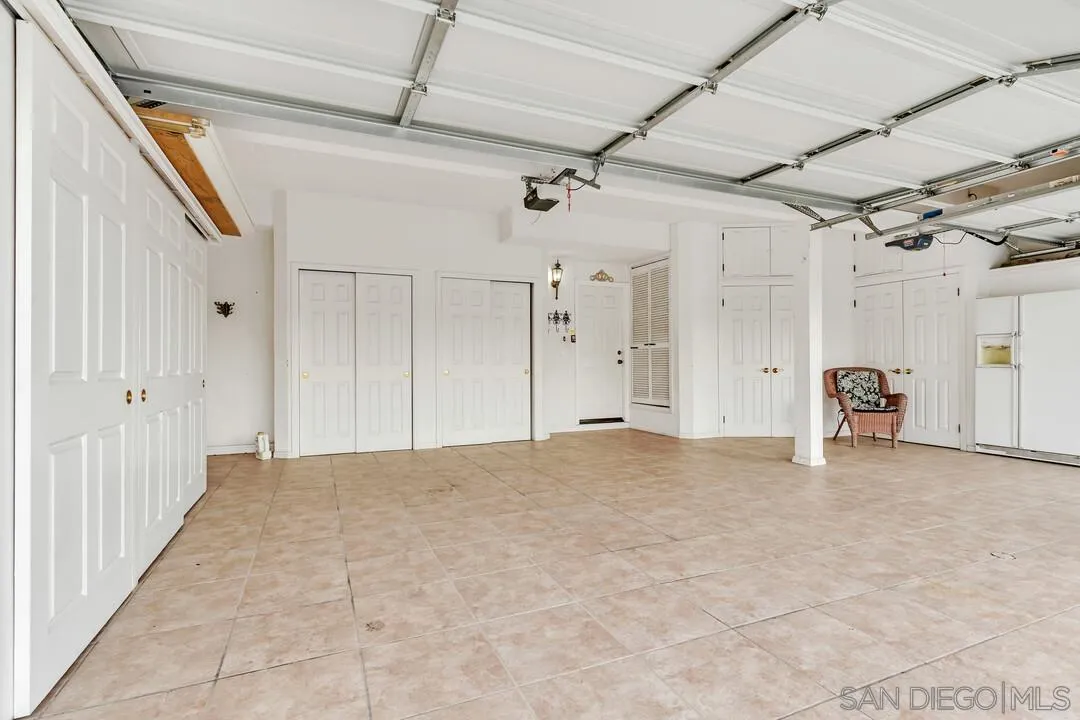45703 Calle Ayora