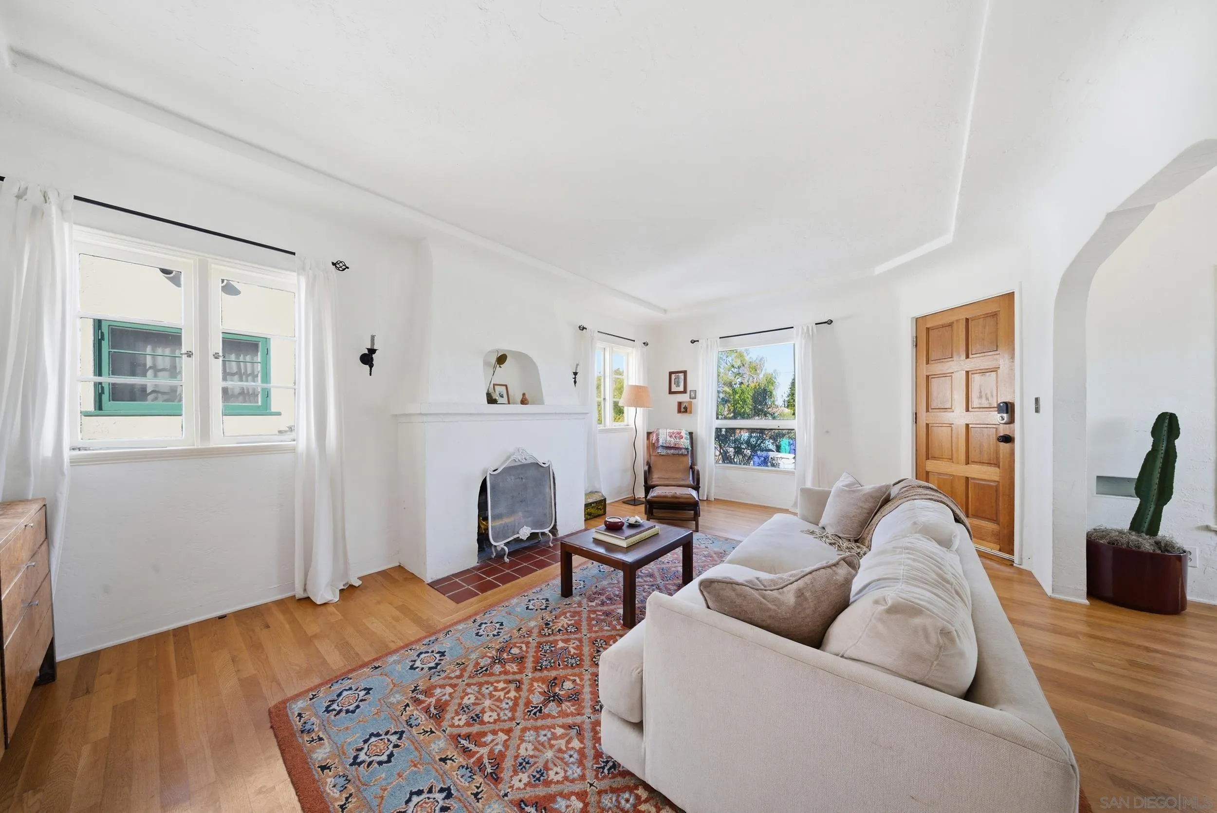 4756 E Mountain View Dr