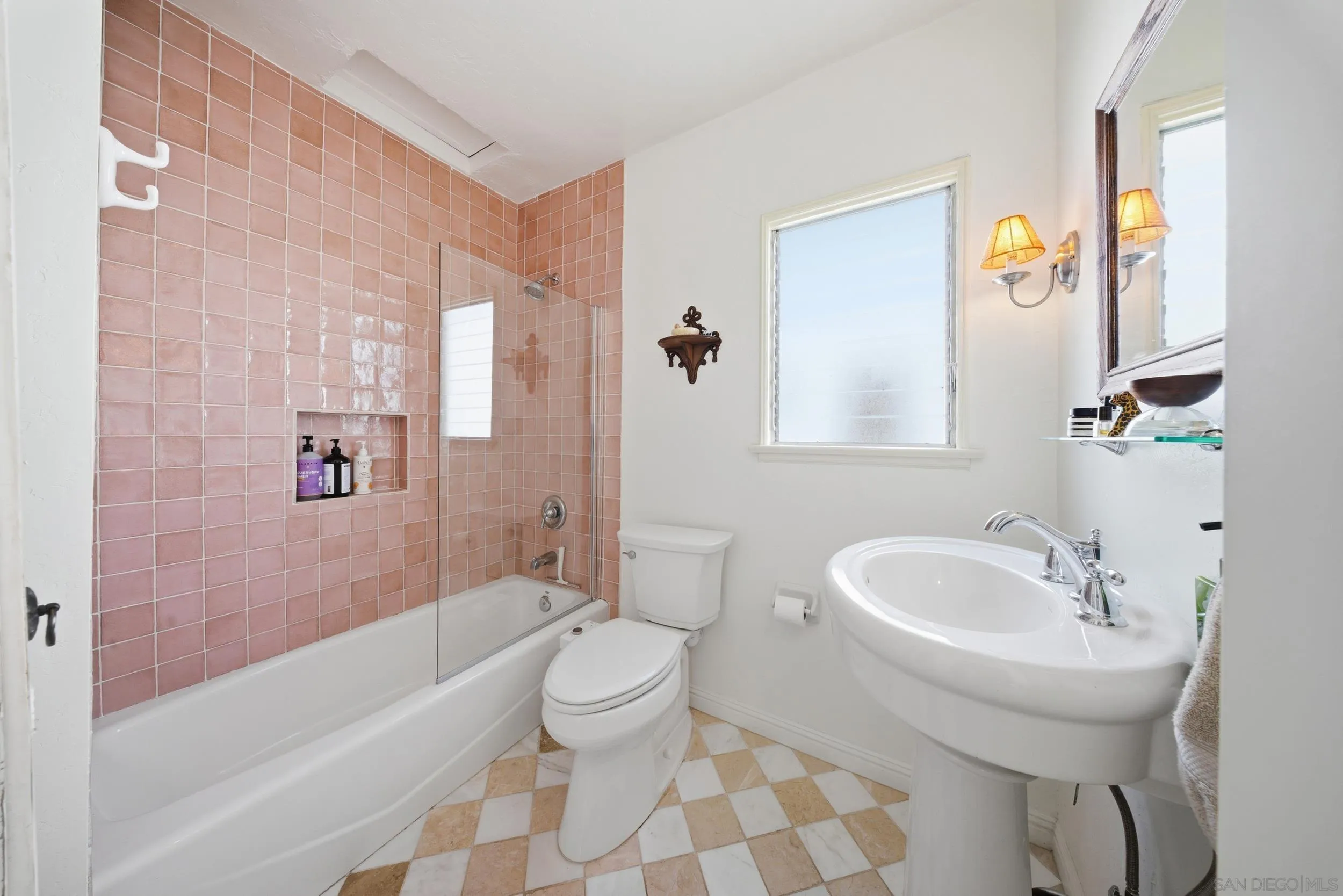 4756 E Mountain View Dr