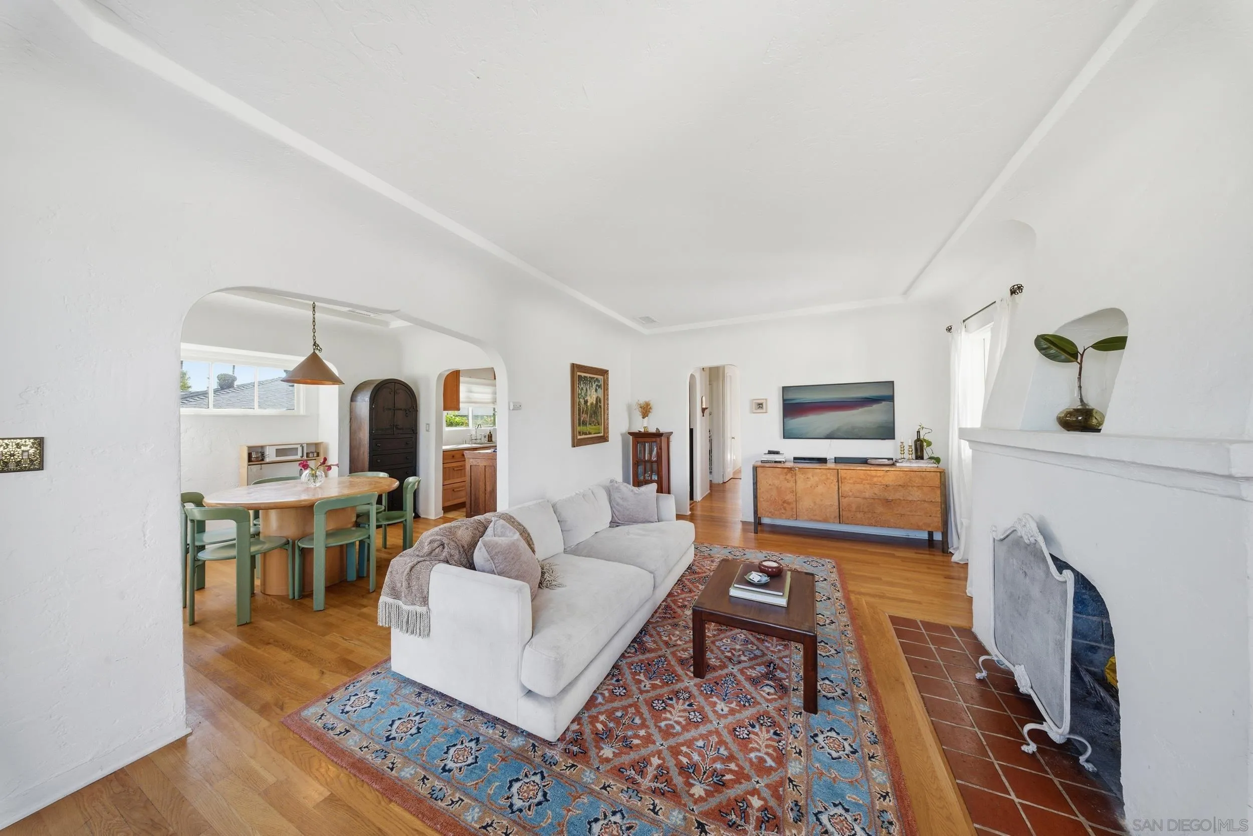 4756 E Mountain View Dr