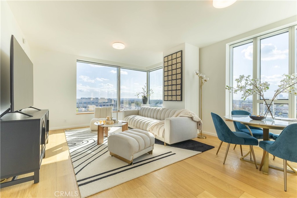 889 Francisco Street 806