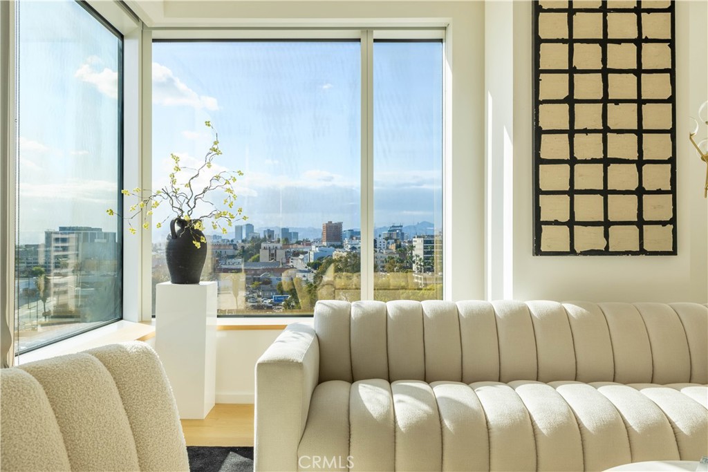 889 Francisco Street 806