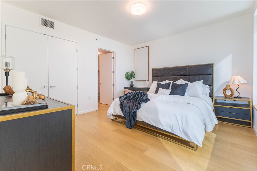 889 Francisco Street 806