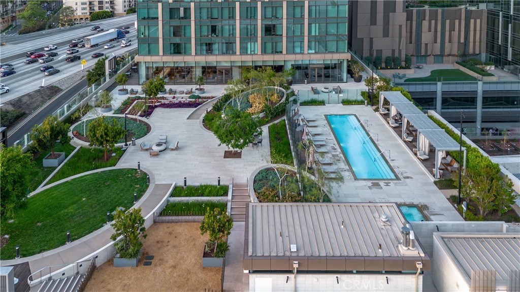 889 Francisco Street 806