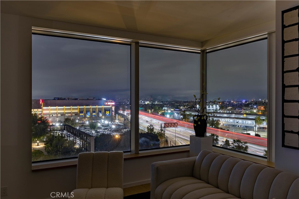 889 Francisco Street 806