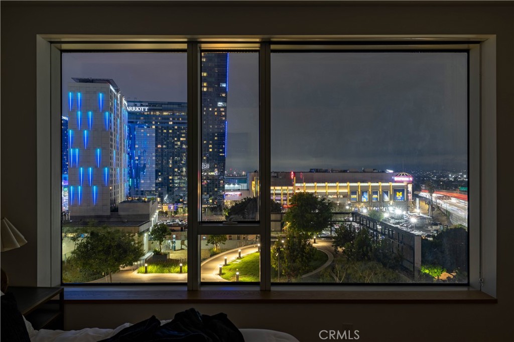 889 Francisco Street 806