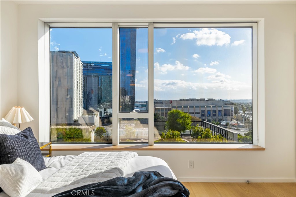 889 Francisco Street 806