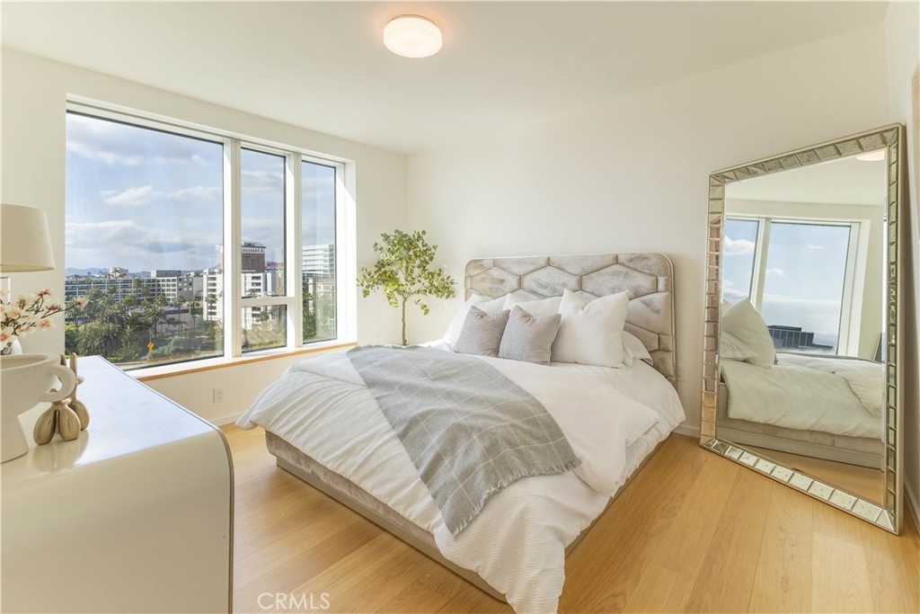 889 Francisco Street 806