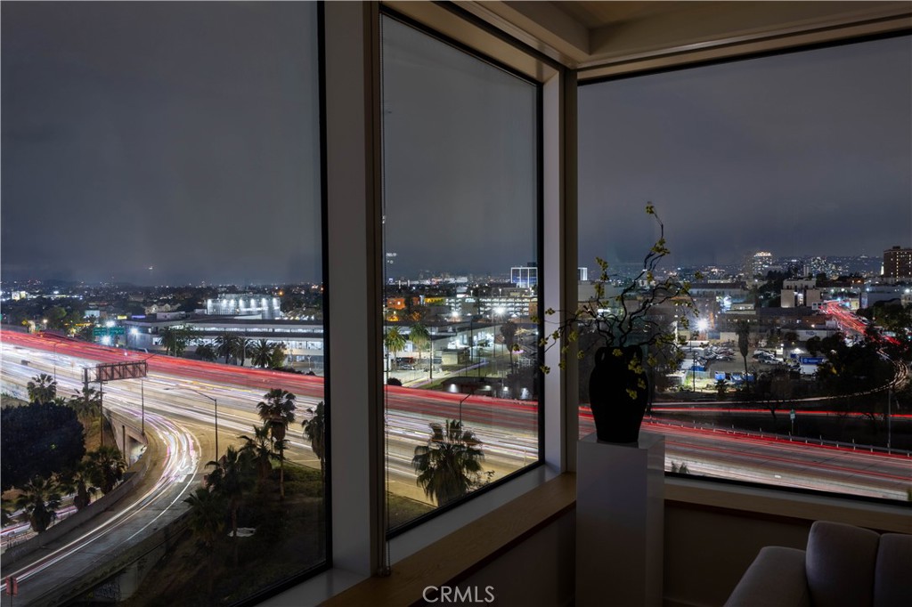 889 Francisco Street 806