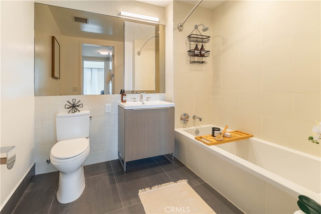 889 Francisco Street 806