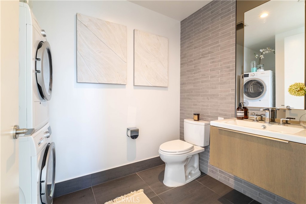 889 Francisco Street 806