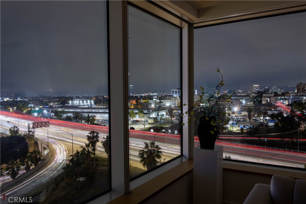 889 Francisco Street 806