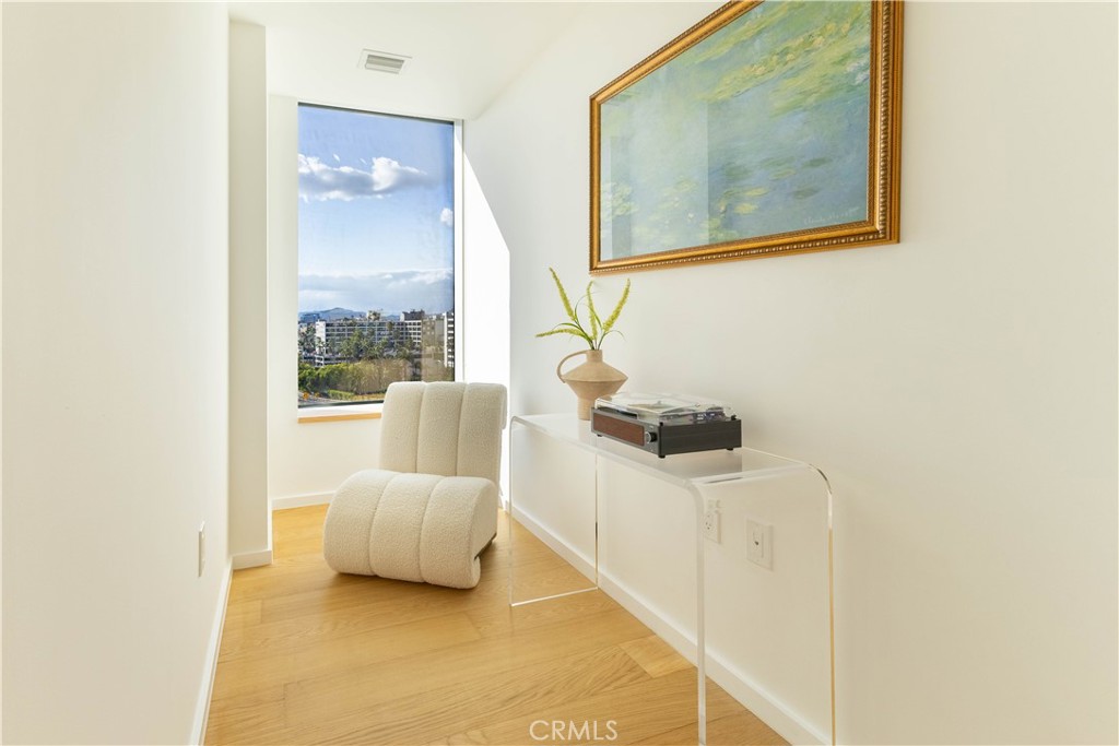 889 Francisco Street 806