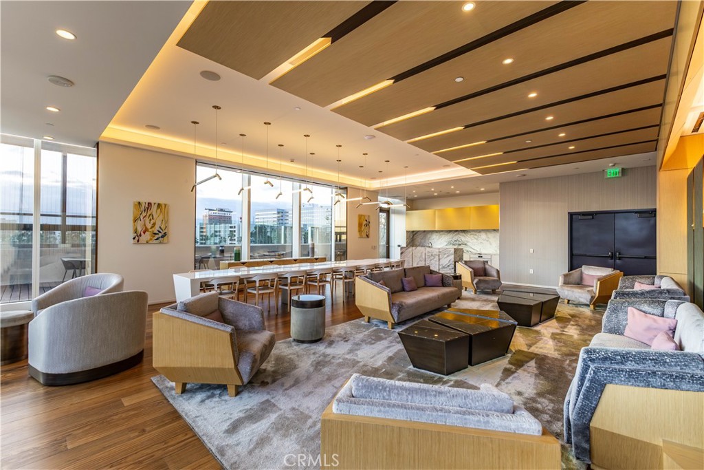 889 Francisco Street 806