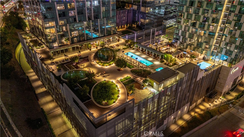 889 Francisco Street 806