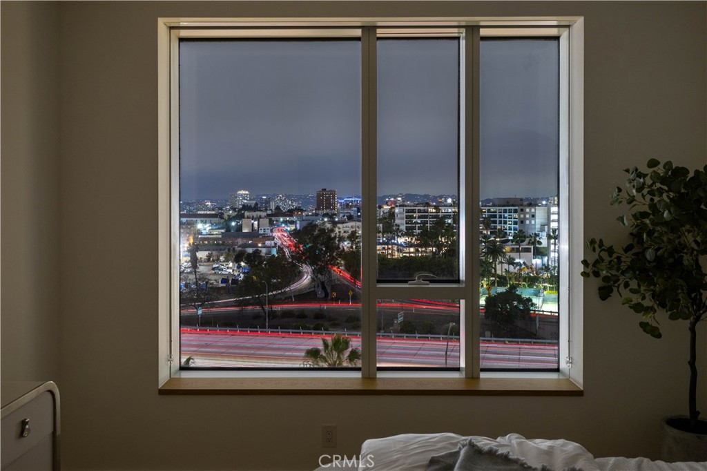 889 Francisco Street 806