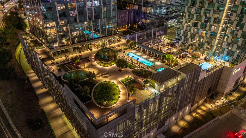 889 Francisco Street 806