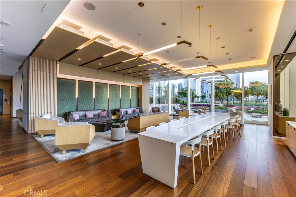 889 Francisco Street 806