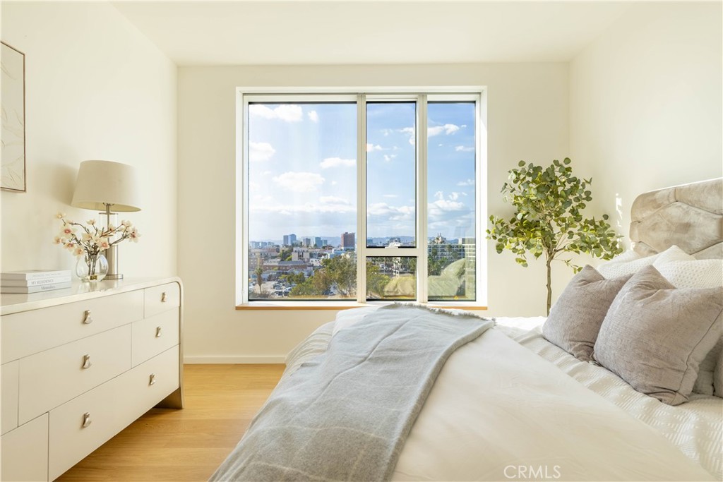 889 Francisco Street 806