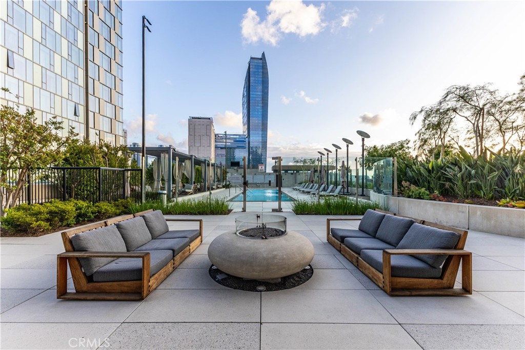 889 Francisco Street 806