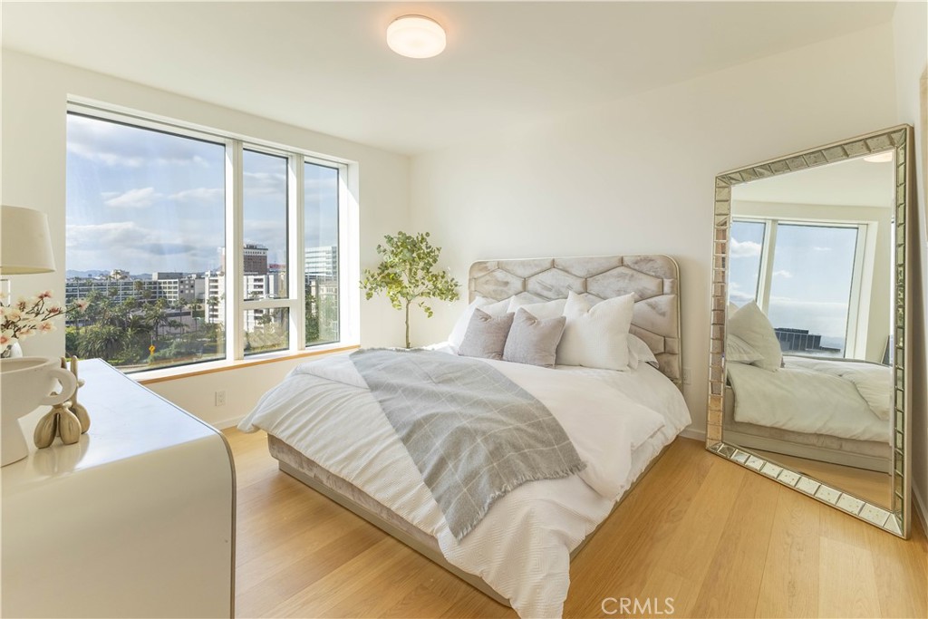 889 Francisco Street 806