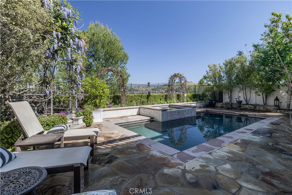 2589 N Promontory