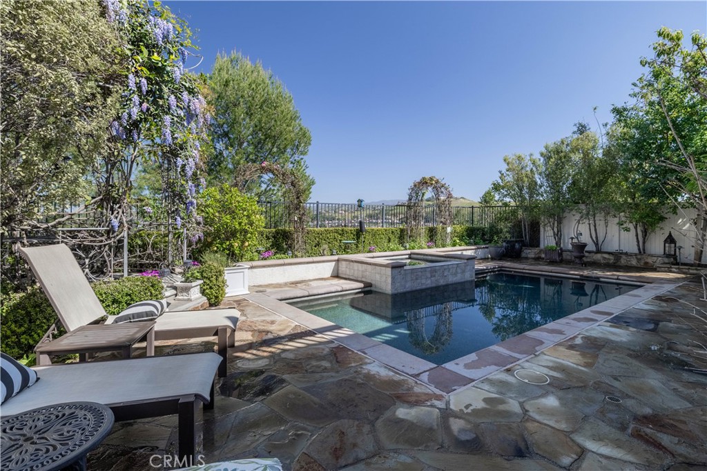 2589 N Promontory