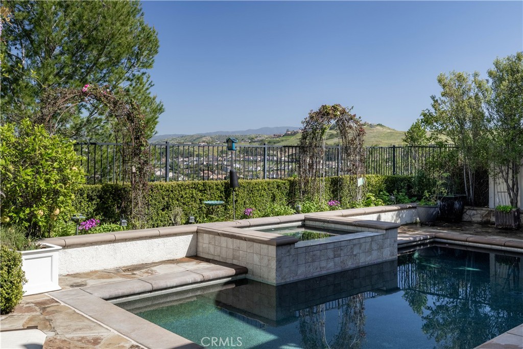 2589 N Promontory