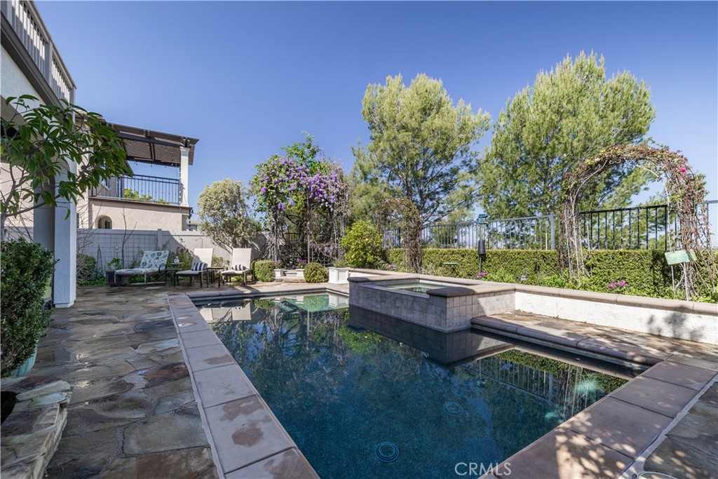 2589 N Promontory